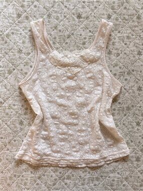 Vintage white lace tank top with floral pattern